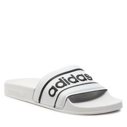 Klapki adidas. Białe klapki Adidas, bez wzorów, bez obcasa. Za 129.99 zł.
