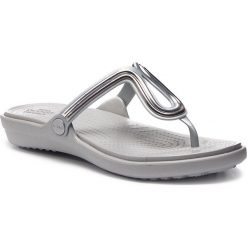 Japonki CROCS - Sanrah Metalblock Flat Flip W 205470 Multi Metal/Silver. Szare klapki Crocs, bez wzorów, z tworzywa sztucznego, bez obcasa. W wyprzedaży za 149.00 zł.