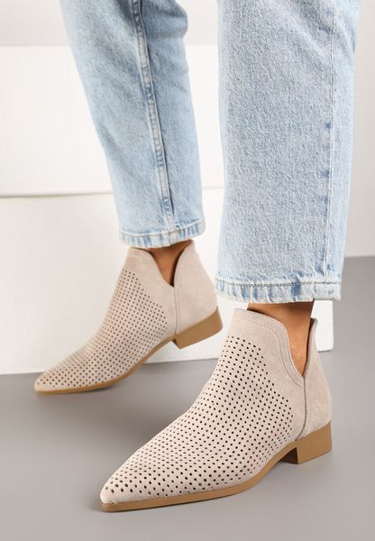 Jasnobeżowe Płaskie Botki Vices z Ażurową Cholewką Ozdobione Wycięciem Selanis. Brązowe botki Renee, w ażurowe wzory, z jeansu, bez obcasa, na płaskiej podeszwie, bez zapięcia. Za 119.99 zł.