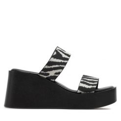 Klapki Call It Spring. Czarne klapki Call it Spring, bez wzorów, bez obcasa. Za 229.99 zł.