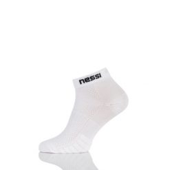 Bezszwowe skarpety oddychające Nessi Sportswear. Białe skarpety NESSI SPORTSWEAR, bez wzorów. Za 45.90 zł.