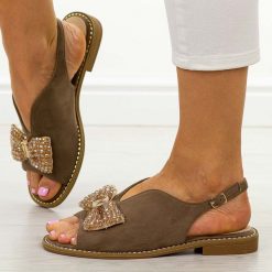 Taupe płaskie sandały damskie S.Barski 014. Sandały S.BARSKI, z aplikacjami, ze skóry, eleganckie, bez obcasa, na płaskiej podeszwie, bez zapięcia. Za 169.00 zł.