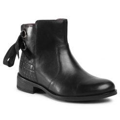 Botki Lasocki. Czarne botki Lasocki, bez wzorów, bez obcasa, na płaskiej podeszwie, bez zapięcia. Za 102.99 zł.