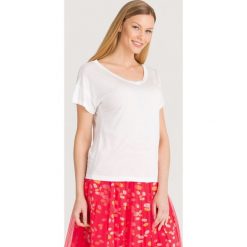 T-SHIRT Elisabetta Franchi. Białe t-shirty Elisabetta Franchi, bez wzorów, bez kołnierzyka, bez ramiączek. Za 329.40 zł.