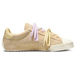 Buty sportowe Converse Chuck Taylor Lo. Żółte obuwie sportowe Converse, bez wzorów, z zamszu, bez zapięcia. Za 590.00 zł.