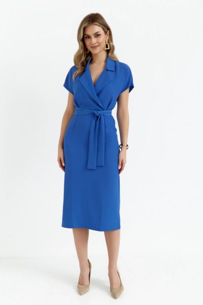 Elegancka sukienka ołówkowa z kołnierzem niebieska. Niebieskie sukienki Sukienki.shop, do pracy, l, bez wzorów, biznesowe, bez kołnierzyka, bez ramiączek, dopasowane. Za 349.00 zł.