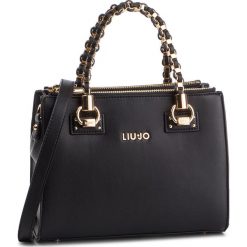 Torebka LIU JO - S Satchel Zip N19101 E0040 Nero 22222. Czarne torebki klasyczne Liu Jo, bez wzorów, ze skóry ekologicznej, bez dodatków. W wyprzedaży za 399.00 zł.