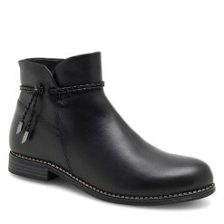 Botki Lasocki. Czarne botki Lasocki, bez wzorów, bez obcasa, na płaskiej podeszwie, bez zapięcia. Za 229.99 zł.