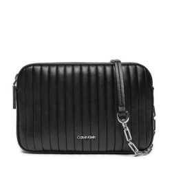 Torebka Calvin Klein. Czarne listonoszki Calvin Klein, bez wzorów, bez dodatków. Za 269.99 zł.