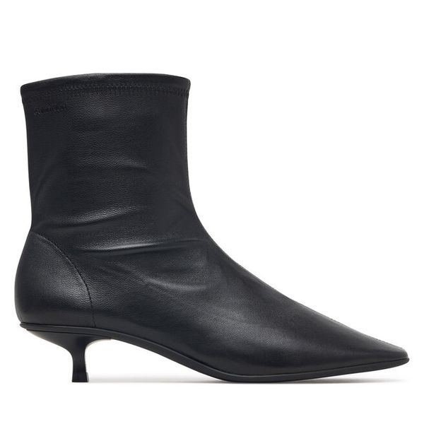 Botki Calvin Klein. Czarne botki Calvin Klein, bez wzorów, bez obcasa, na szpilce, bez zapięcia. Za 849.99 zł.