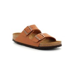 Klapki damskie Birkenstock Arizona. Brązowe klapki Birkenstock, bez wzorów, z materiału, bez obcasa. Za 592.00 zł.