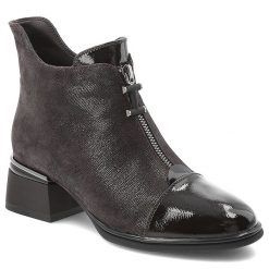 Botki damskie D&A o eleganckim fasonie z ozdobnym zamkiem lakierowanymi detalami i stabilnym obcasem ciemnobrązowe, CR62-3193 Chocolate. Brązowe botki S.BARSKI, bez wzorów, bez obcasa, bez zapięcia. Za 469.00 zł.