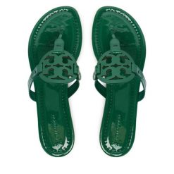 Japonki Tory Burch. Brązowe klapki Tory Burch, bez wzorów, bez obcasa. Za 1,149.00 zł.