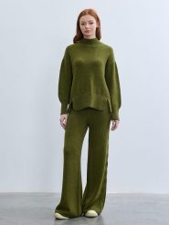 BGN Spodnie w kolorze zielonym rozmiar: 34. Zielone spodnie materiałowe BGN, bez wzorów, z materiału. Za 143.99 zł.