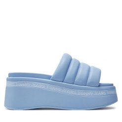Klapki Tommy Jeans. Niebieskie klapki Tommy Jeans, bez wzorów, z jeansu, bez obcasa. Za 329.99 zł.