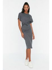 Trendyol Sukienka w kolorze antracytowym rozmiar: XL. Czarne sukienki Trendyol, xl, bez wzorów, z bawełny, bez kołnierzyka, bez ramiączek, midi. Za 52.99 zł.