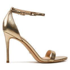 Sandały Guess. Żółte sandały Guess, z aplikacjami, bez obcasa, na szpilce, bez zapięcia. Za 599.99 zł.