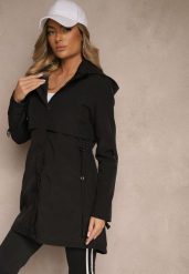 Czarna Kurtka Utility Parka z Odpinanym Kapturem i Wiązaniem w Talii Kalirne. Czarne kurtki Renee, l, eleganckie, z kapturem. Za 134.99 zł.