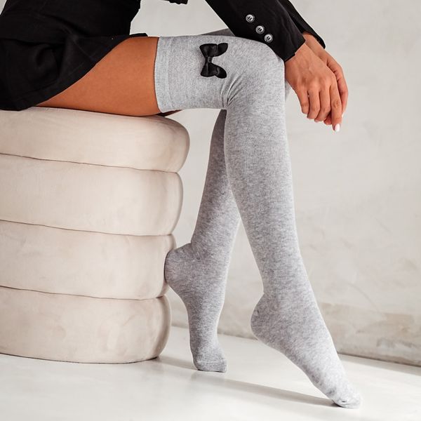 Szare zakolanówki bawełniane z kokardką 229. Szare rajstopy i pończochy Milena, uniwersalny, bez wzorów, z bawełny. Za 33.00 zł.