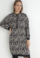 Czarno-Biała Sukienka Sweterkowa z Kapturem w Cętki Hinu. Czarne sukienki Born2be, na co dzień, m, bez wzorów, eleganckie, bez kołnierzyka, bez ramiączek, midi, dopasowane. Za 169.99 zł.