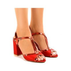Czerwone sandały na słupku zamszowe WED503. Czerwone sandały ButyModne, bez wzorów, z zamszu, eleganckie, bez obcasa, na słupku, bez zapięcia. Za 66.61 zł.