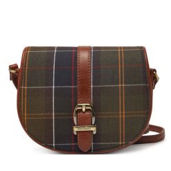 Torebka Barbour. Zielone listonoszki Barbour, bez wzorów, bez dodatków. Za 339.99 zł.