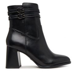 Botki Tamaris. Czarne botki Tamaris, bez wzorów, bez obcasa, na słupku, bez zapięcia. Za 539.99 zł.