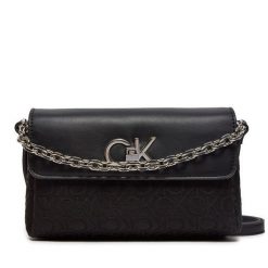 Torebka Calvin Klein. Czarne torebki klasyczne Calvin Klein, bez wzorów, bez dodatków. Za 269.99 zł.