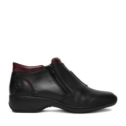 Botki Rieker. Czarne botki Rieker, bez wzorów, bez obcasa, na płaskiej podeszwie, bez zapięcia. Za 349.99 zł.