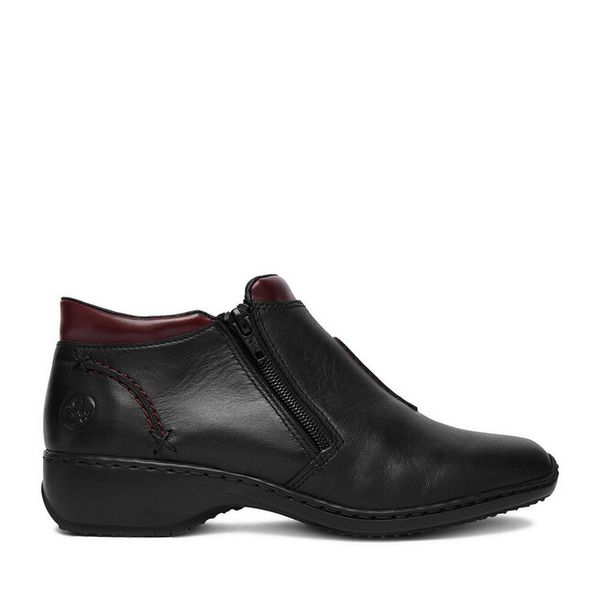 Botki Rieker. Czarne botki Rieker, bez wzorów, bez obcasa, na płaskiej podeszwie, bez zapięcia. Za 349.99 zł.