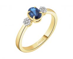 Pierścionek z żółtego złota z diamentami i szafirem syntetycznym - próba 375. Żółte pierścionki Apart, z diamentem, złote. Za 1,690.00 zł.