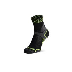 Skarpety biegowe Bridgedale Ultra Lt T2 Merino Sport 3/4 Crew. Czarne skarpety Bridgedale, bez wzorów. Za 74.99 zł.