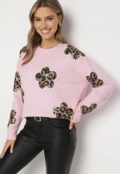 Różowy Sweter z Kwiatowymi Naszywkami i Cekinami Ciadora. Czerwone swetry Born2be, z aplikacjami, z jeansu, bez ramiączek. Za 159.99 zł.