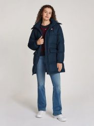 TOMMY JEANS Płaszcz puchowy w kolorze granatowym rozmiar: XS. Niebieskie płaszcze Tommy Jeans, xs, bez wzorów, z jeansu, bez kaptura. Za 682.45 zł.