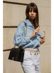 Victor & Hugo Paris Skórzana torebka "Sara" w kolorze czarnym - 24 x 17 x 9 cm rozmiar: onesize. Czarne torby na ramię Victor & Hugo Paris, bez wzorów, z materiału, na ramię, bez dodatków. Za 330.67 zł.