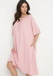 Różowa Pudełkowa Sukienka z Bawełny Ozdobiona Guzikami Amovella. Czerwone sukienki Born2be, na co dzień, l, bez wzorów, z bawełny, eleganckie, bez kołnierzyka, bez ramiączek, mini. Za 54.99 zł.