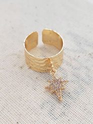 Atelier MIU Pozłacany pierścionek z cyrkoniami rozmiar: onesize. Żółte pierścionki Atelier MIU, z cyrkonią, pozłacane. Za 50.95 zł.