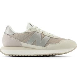 Buty damskie New Balance WS237MSB – beżowe. Brązowe obuwie sportowe New Balance, z gumy, bez zapięcia. Za 199.99 zł.