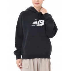 Bluza dresowa damska NEW BALANCE z kapturem bawełna. Czarne bluzy New Balance, bez wzorów, z bawełny, z kapturem. Za 249.00 zł.