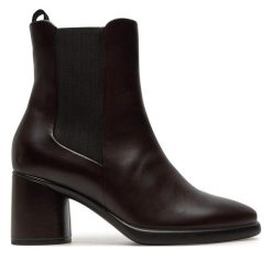 Botki ECCO. Brązowe botki ecco, bez wzorów, bez obcasa, na słupku, bez zapięcia. Za 869.99 zł.