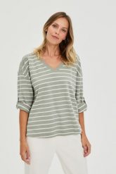 Bluza w paski oliwkowa. Zielone bluzy MOODO, l, bez wzorów, z bawełny, bez kaptura. Za 99.99 zł.