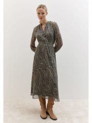 More & More Sukienka w kolorze czarnym rozmiar: 46. Brązowe sukienki More & More, bez wzorów, bez kołnierzyka, bez ramiączek, maxi. Za 284.82 zł.