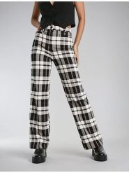 Monki Spodnie w kolorze czarno-białym rozmiar: 42. Białe spodnie materiałowe Monki, na co dzień, bez wzorów, z materiału, z podwyższonym stanem. Za 82.64 zł.