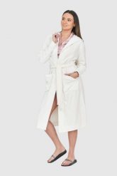 JUICY COUTURE Welurowy szlafrok damski w logo z kapturem, Rozmiar M. Białe szlafroki Juicy Couture, m, bez wzorów, z weluru, bez ramiączek, z kapturem. W wyprzedaży za 359.99 zł.
