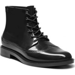 Botki MELISSA - Brogue High Ad 32341 Black 01003. Czarne botki Melissa, bez wzorów, z tworzywa sztucznego, bez obcasa, na obcasie, bez zapięcia. W wyprzedaży za 309.00 zł.