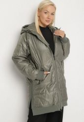 Zielona Kurtka z Pikowanymi Przeszyciami i Kapturem Zarimelia. Zielone kurtki Born2be, plus size, bez wzorów, z jeansu. Za 169.99 zł.