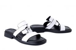 BOCCATO 149.3868 77 T SYH biały, klapki damskie. Białe klapki Boccato, bez wzorów, ze skóry, bez obcasa, na obcasie. Za 242.17 zł.