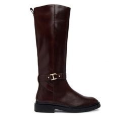 Kozaki Clarks. Brązowe kozaki Clarks, bez obcasa, na płaskiej podeszwie, bez zapięcia. Za 779.99 zł.