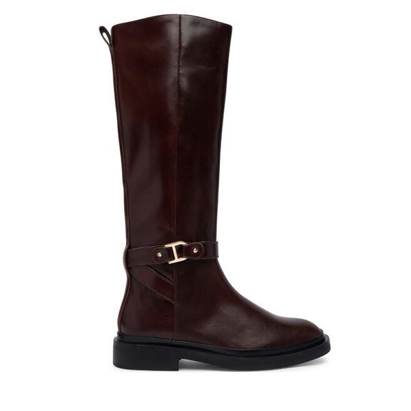 Kozaki Clarks. Brązowe kozaki Clarks, bez obcasa, na płaskiej podeszwie, bez zapięcia. Za 779.99 zł.