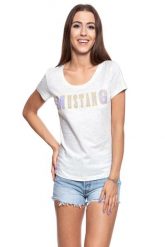 MUSTANG T SHIRT DAMSKI Alexia C Print 1009641 2064. Białe t-shirty Mustang, s, bez wzorów, bez kołnierzyka, bez ramiączek. W wyprzedaży za 39.99 zł.
